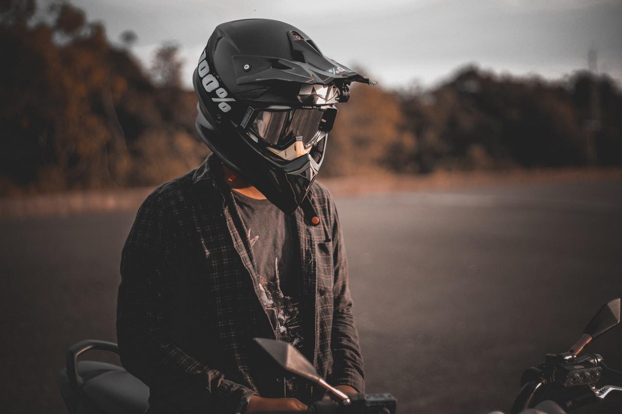biker-daylight-helmet-1915149