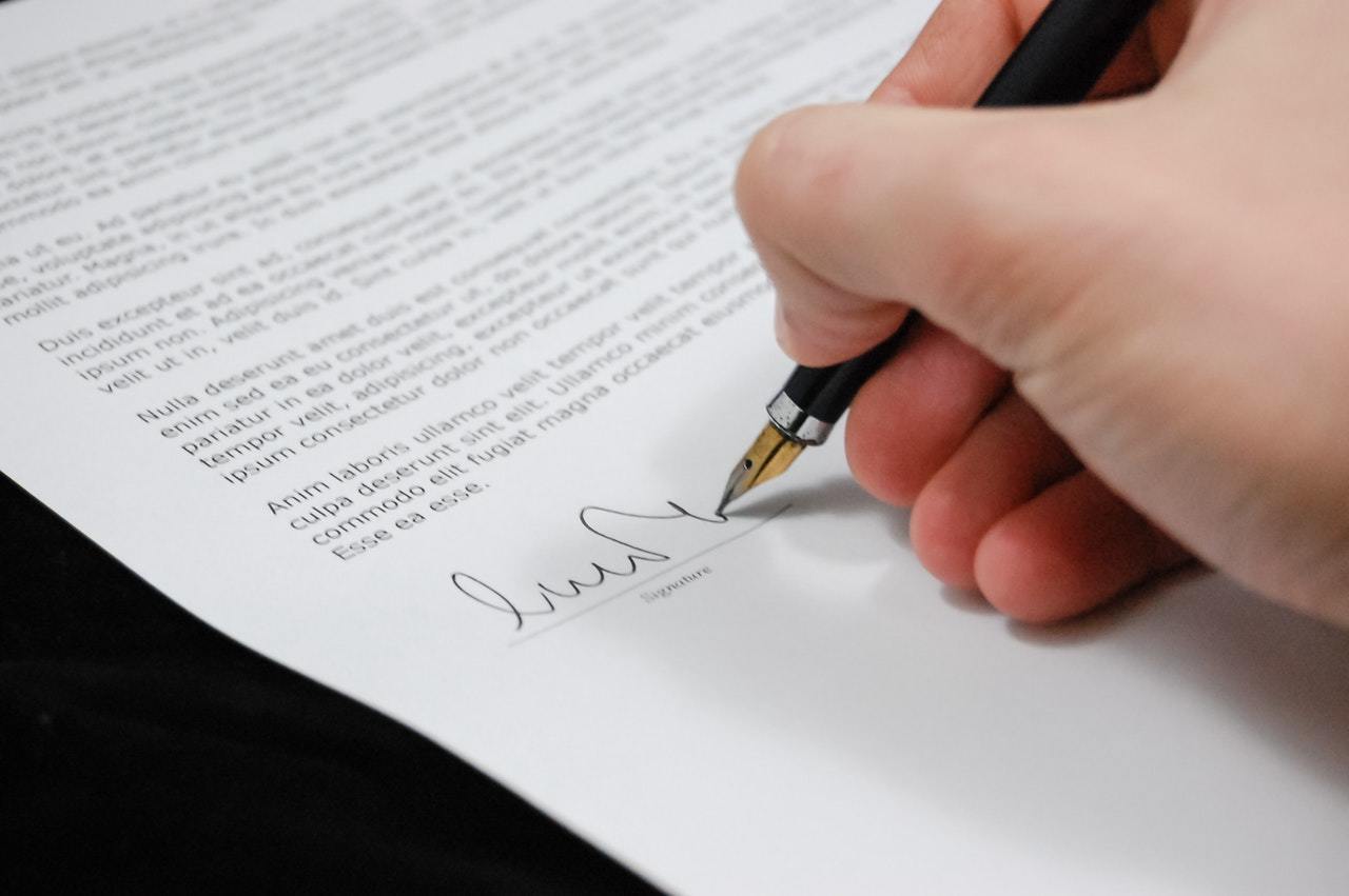 close-up-document-fountain-pen-48148